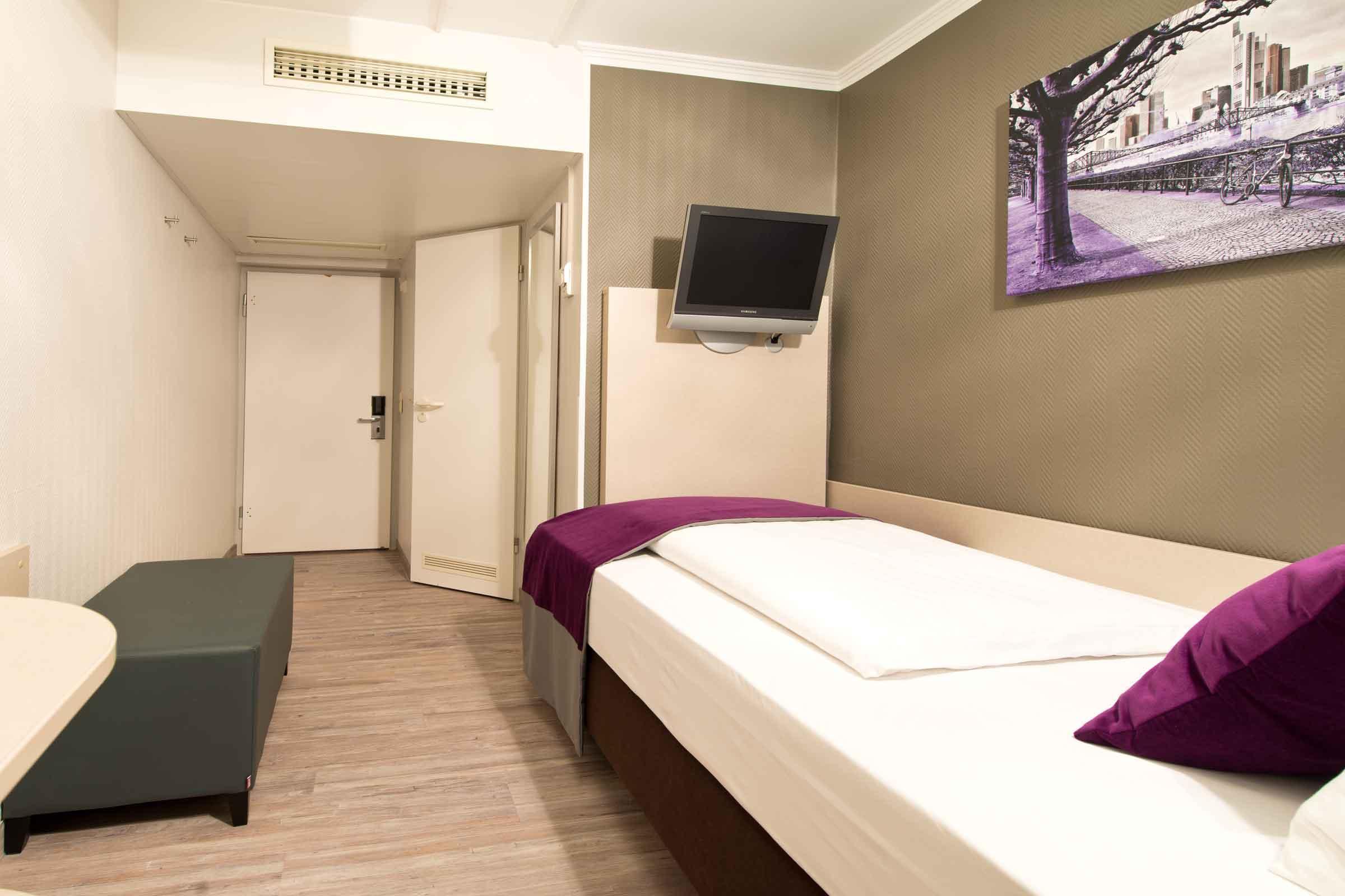 Hotel Leonardo Frankfurt Center 3*